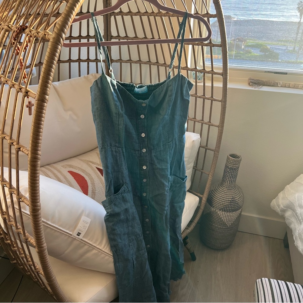 Denim show me your mumu dress size M. Featured in the Mumu Blue line. MIDI